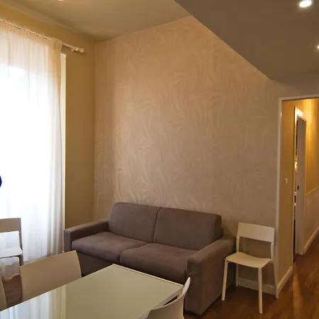 Gil - Colosseum Area Affittacamere 4*