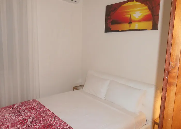 Guest House Gil - Rome Colosseum Area 4* Rome